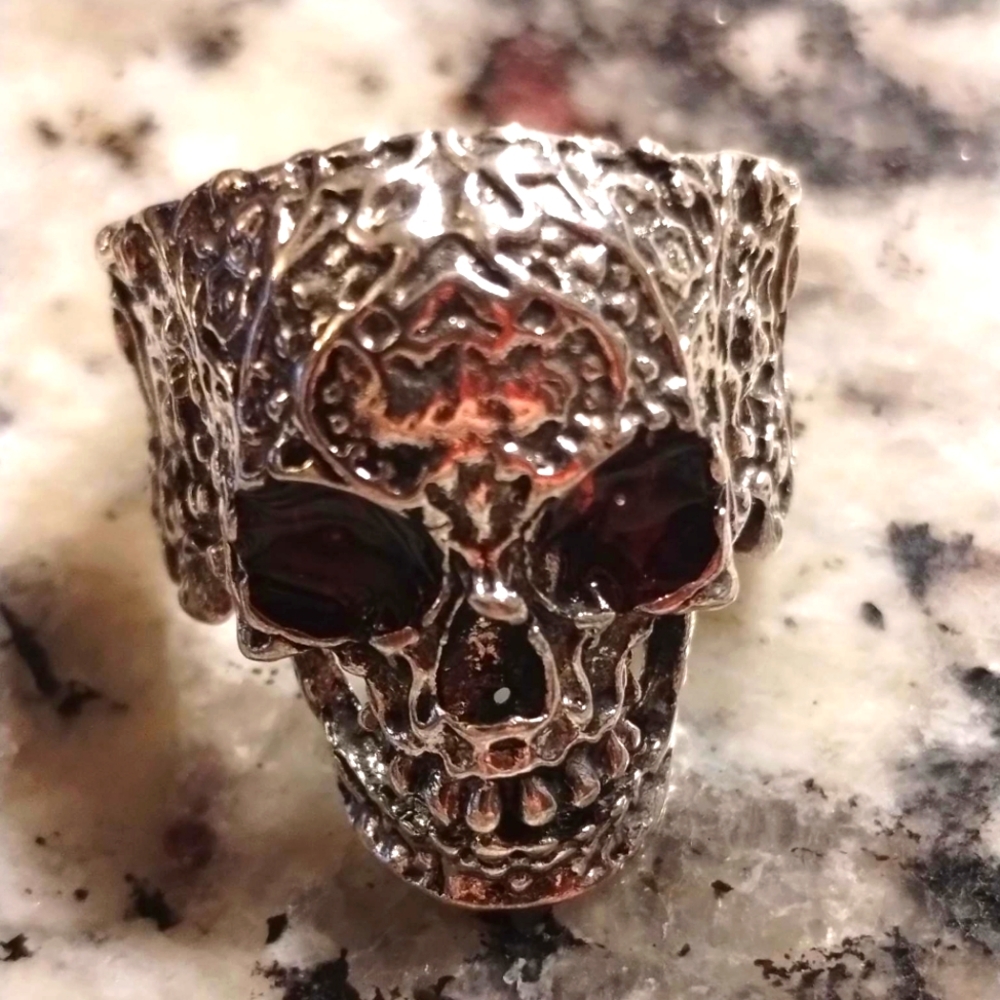 Skull ring